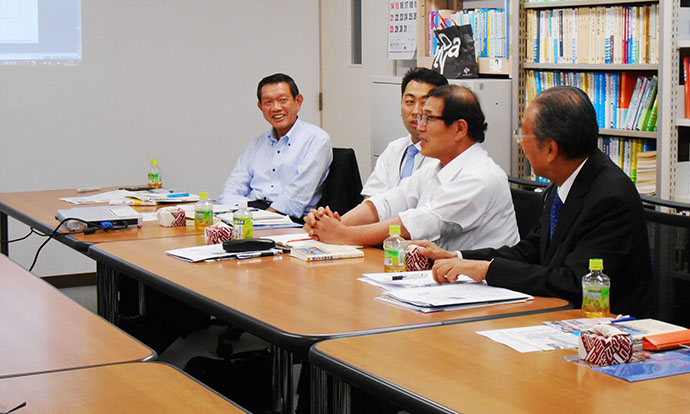 「進化する東京駅－街づくりからエキナカ開発まで－」の著者を囲んでの懇談会